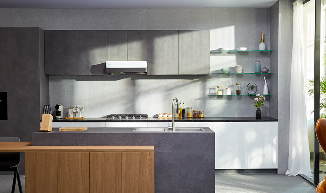 Modern kitchen with FOTILE range hood installed above the cooktop